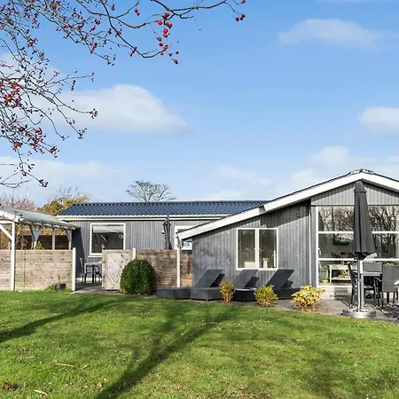 3 Bedroom Gorgeous In Holiday home